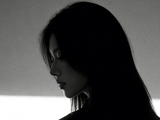 黑白侧光肖像