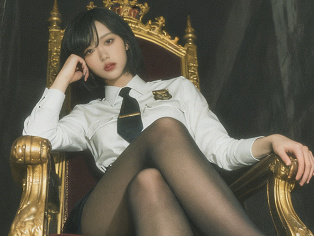 黑丝高跟鞋宝座压迫感